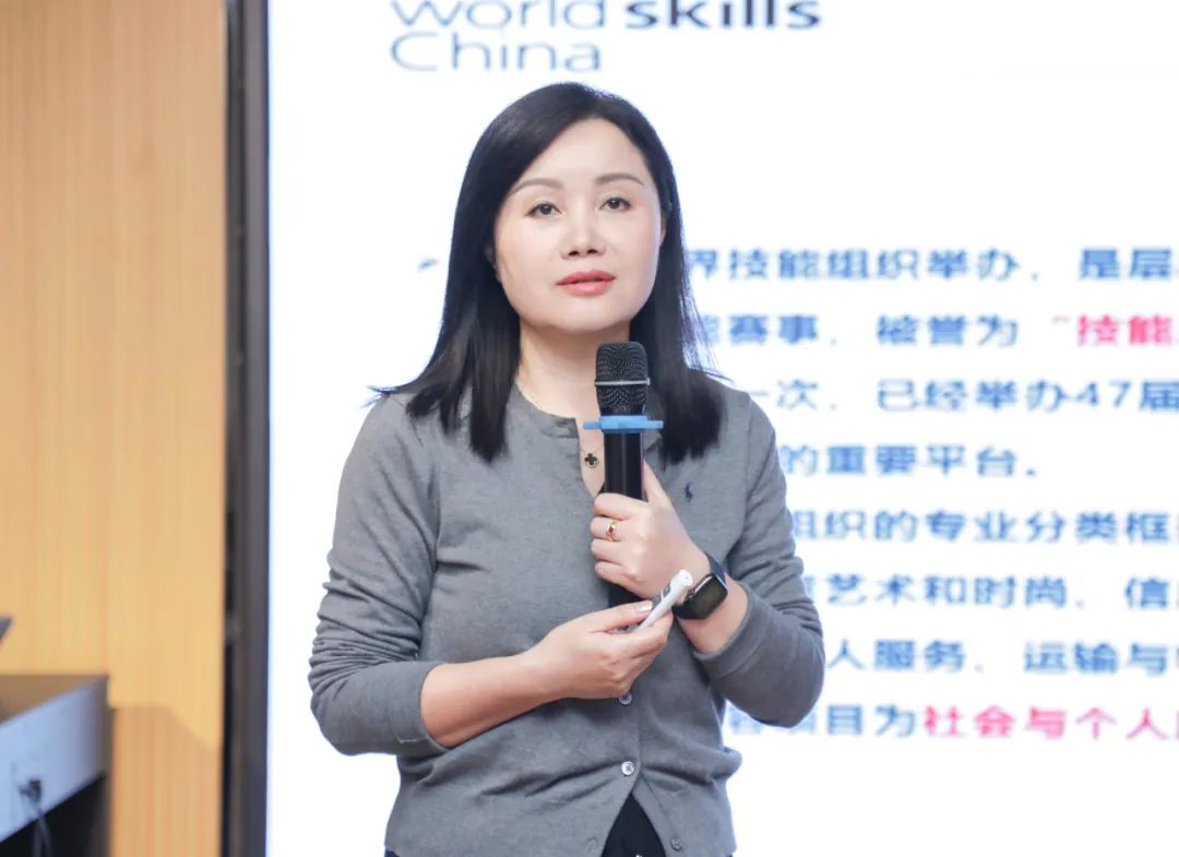 世界技能大赛美容项目中国专家组组长王芃受聘为我校客座教授