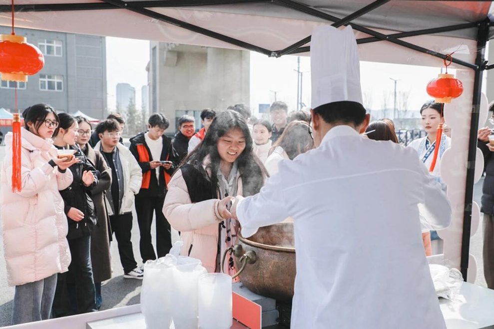 暖心迎学子 温情启新程 | 大健康管理学院开展新学期迎学生返校活动