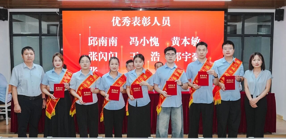 3优秀教师.jpg 3优秀教师.jpg
